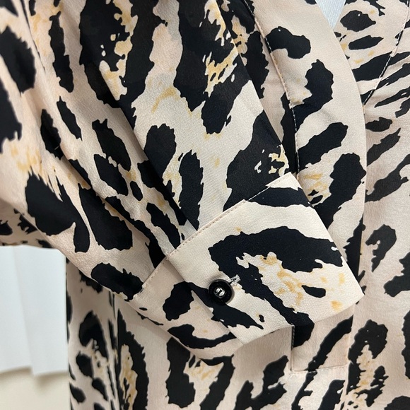 MARCIANO 100% silk blouse size S. Fits perfectly Medium. - Picture 10 of 13